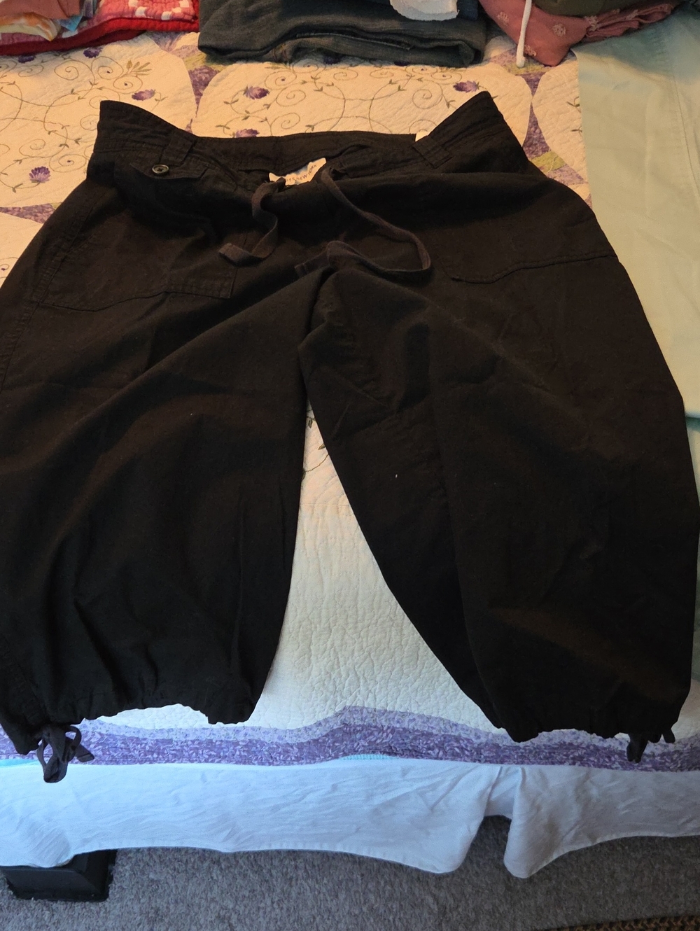 Jones New York Black Drawstring Capri Pants